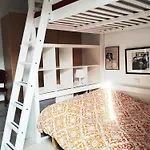 Mari & Popi\'S House